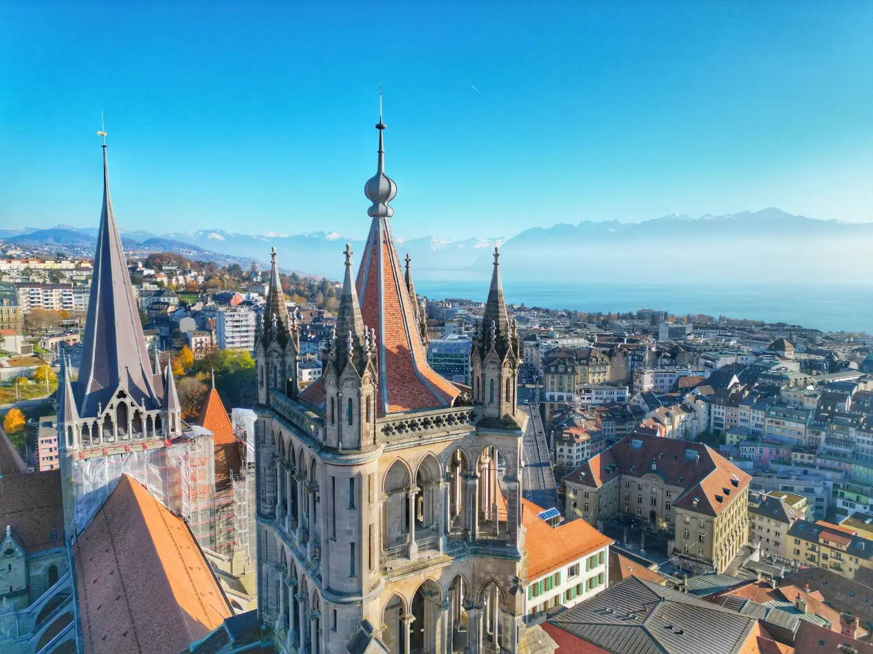 Vue panoramique de Lausanne (Canton de Vaud, Suisse) Vue de la ville de Lausanne depuis le haut du clocher de la cathédrale de Lausanne (Canton de Vaud, Suisse)